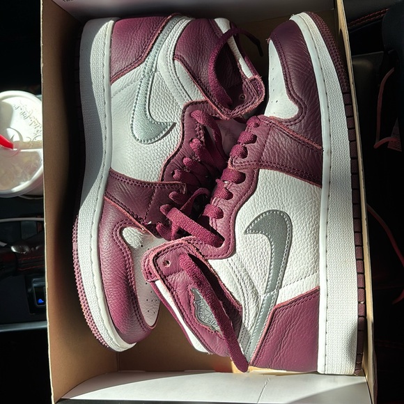Air Jordan 1 Retro High Bordeaux/Metallic Silver-White - Picture 1 of 7